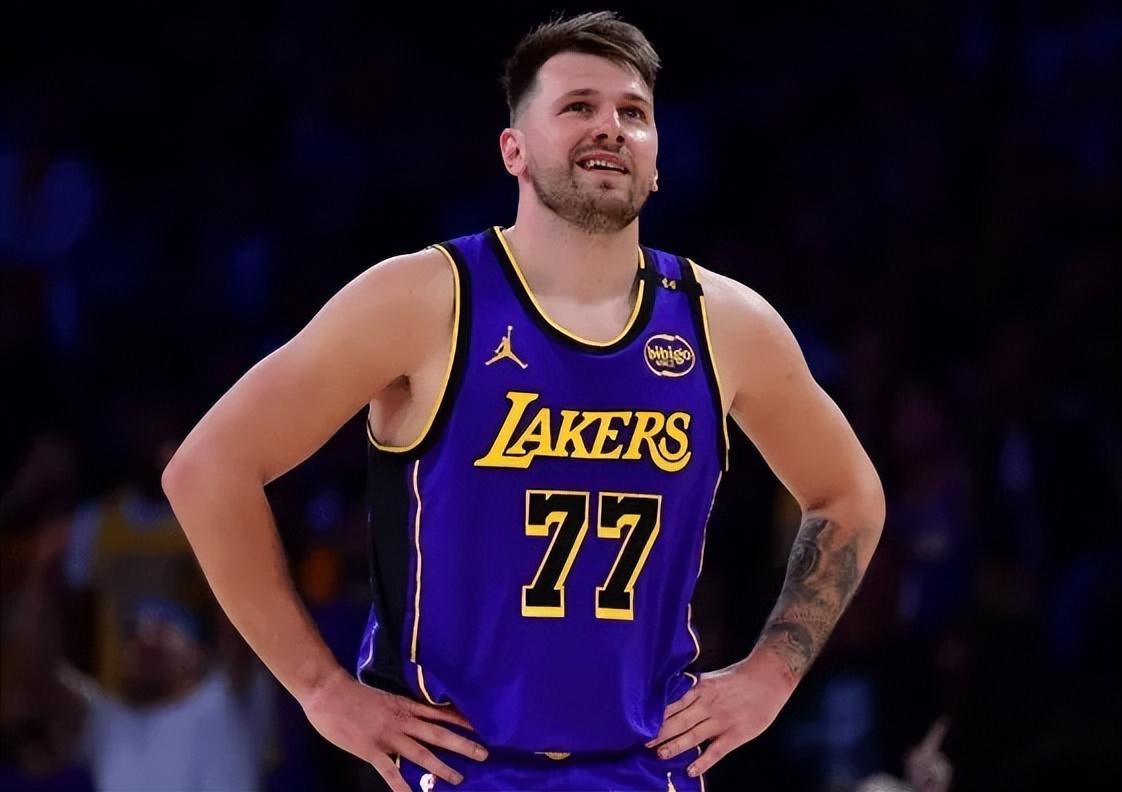 开云体育入口-湖人惨败国王！东契奇空砍42分，詹姆斯艾顿效果不佳，众配角打铁